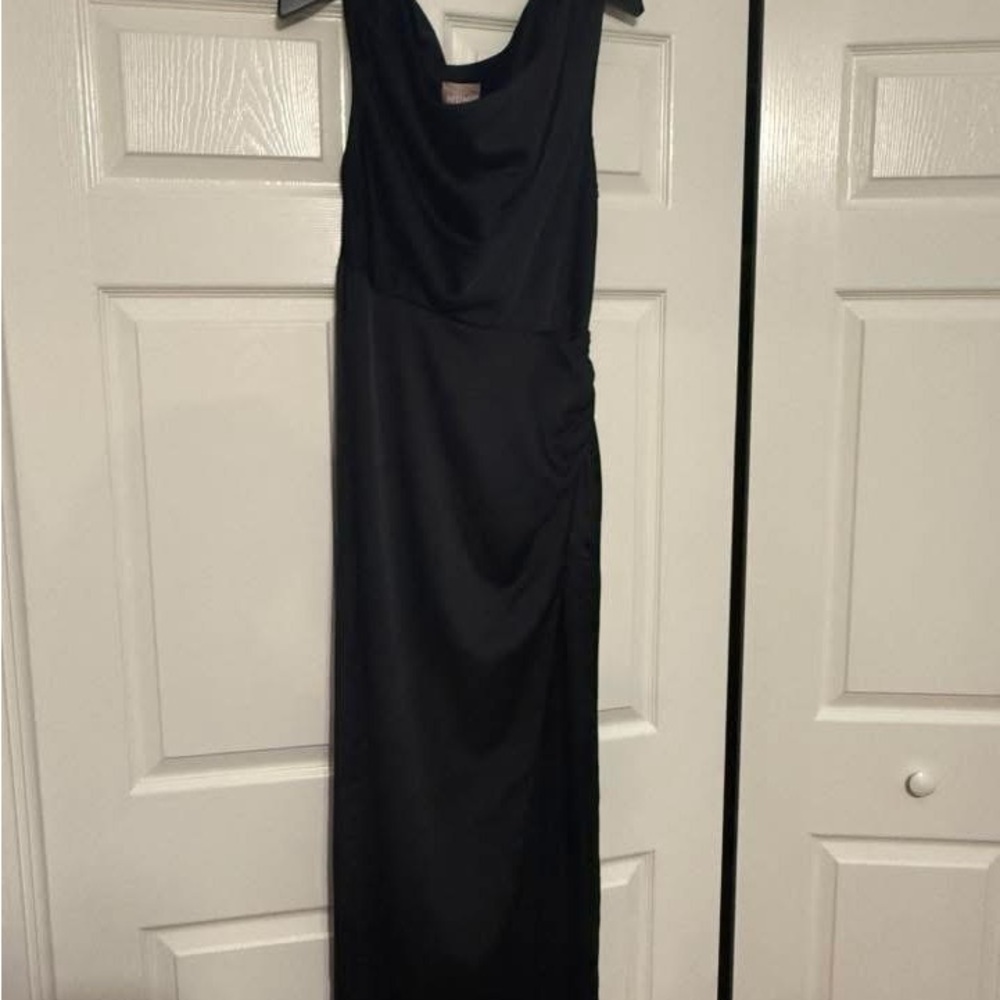 Elegant Black Sleeveless Dress
